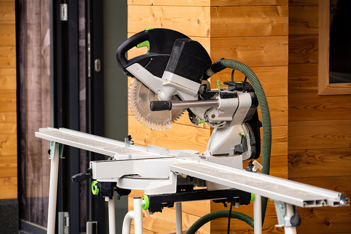 Ukośnica do metalu – uniwersalne narzędzie w warsztacie zawodowca i majsterkowicza